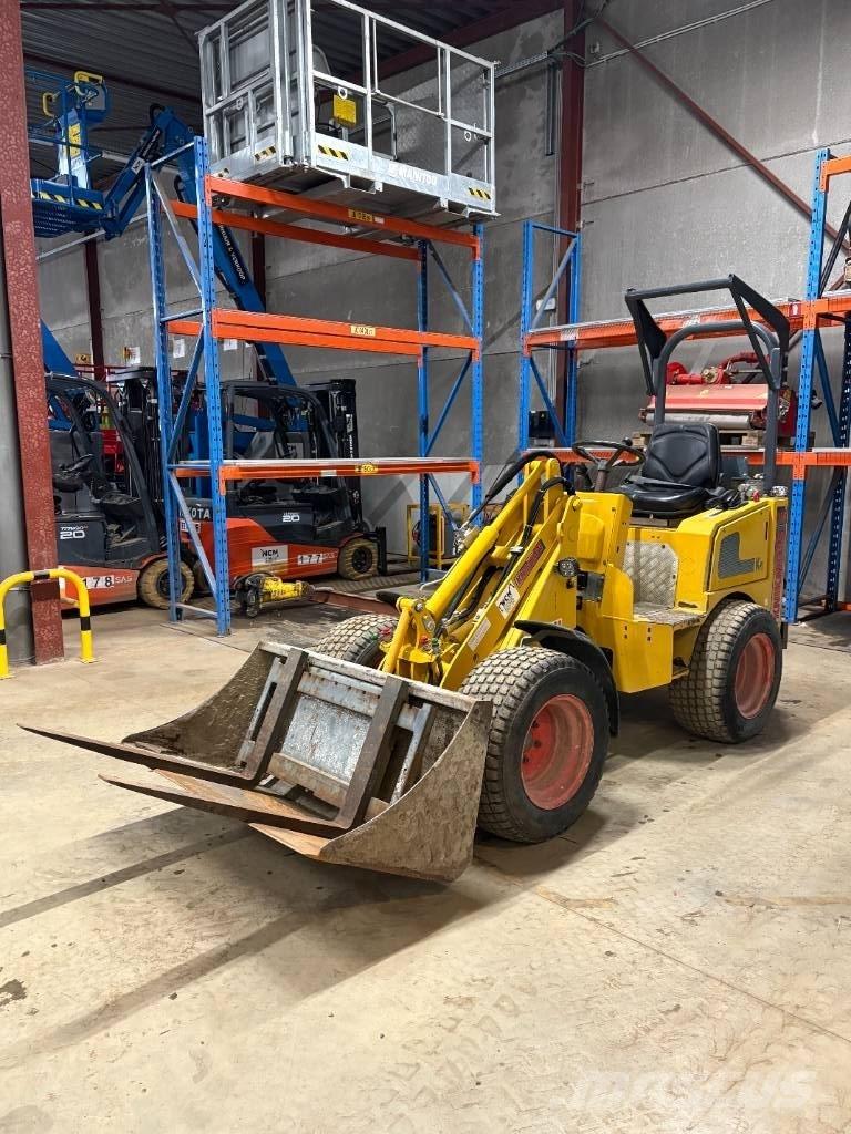 Knikmops KM 130 Cargadoras sobre ruedas