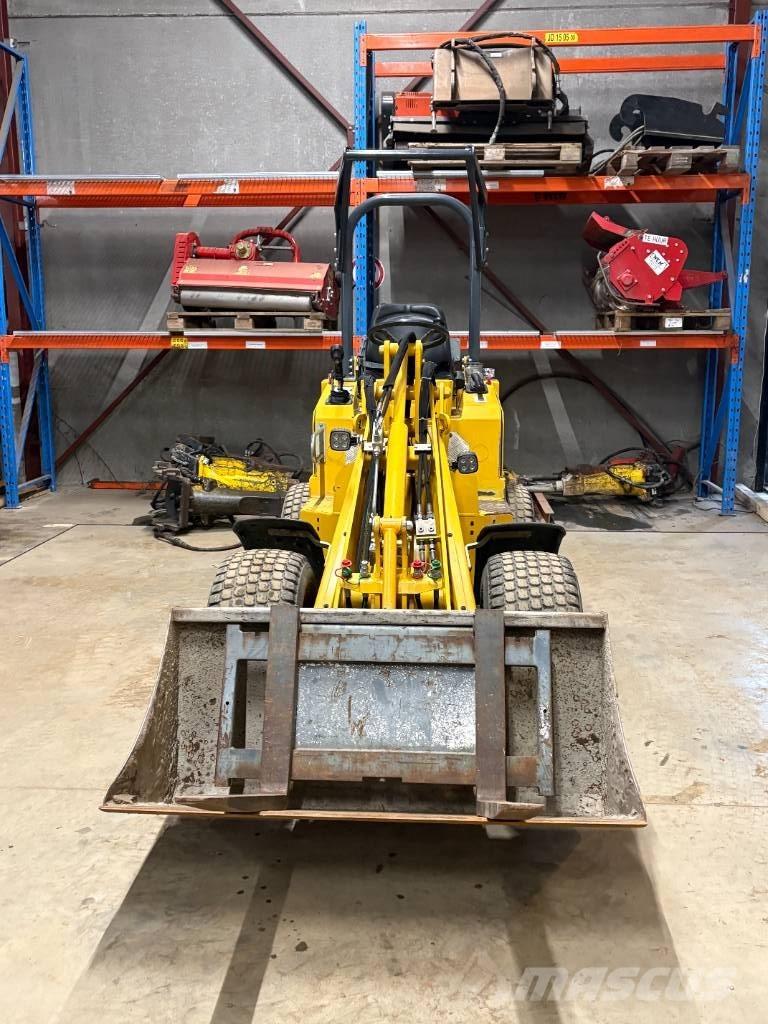 Knikmops KM 130 Cargadoras sobre ruedas