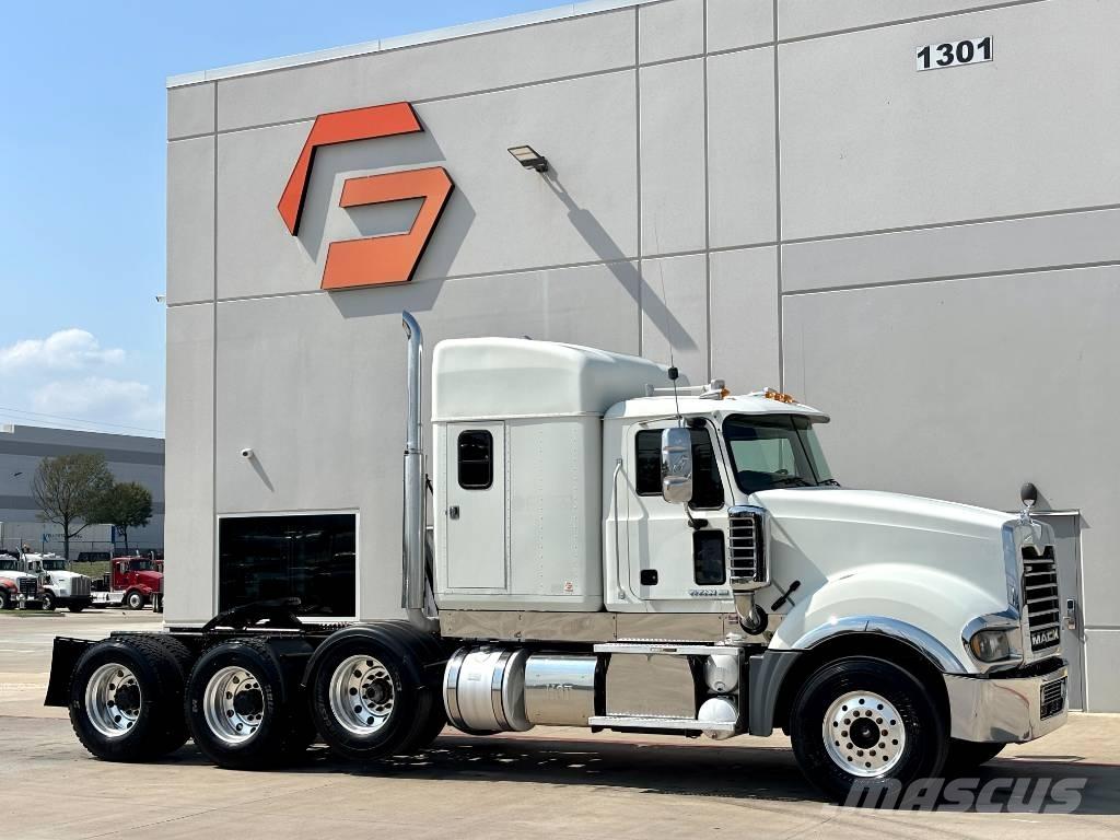 Mack Titan TD 713 Cabezas tractoras