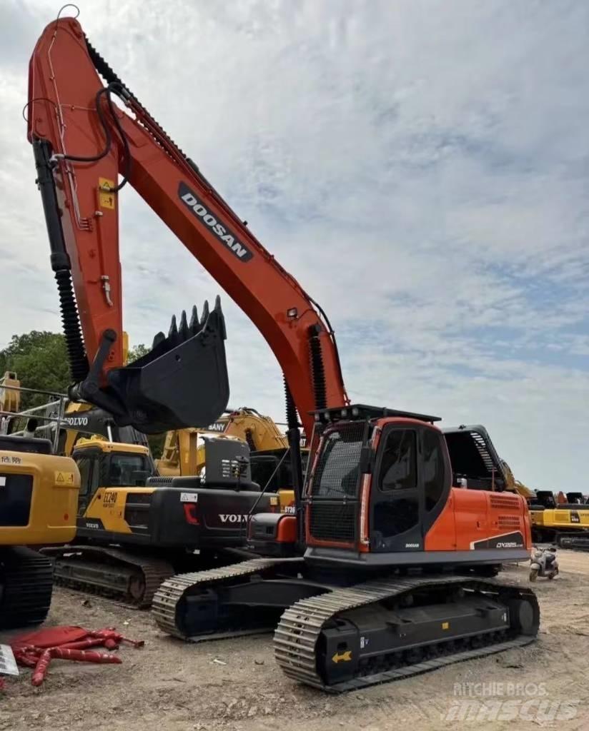 Doosan DX 225 Excavadoras de cadenas