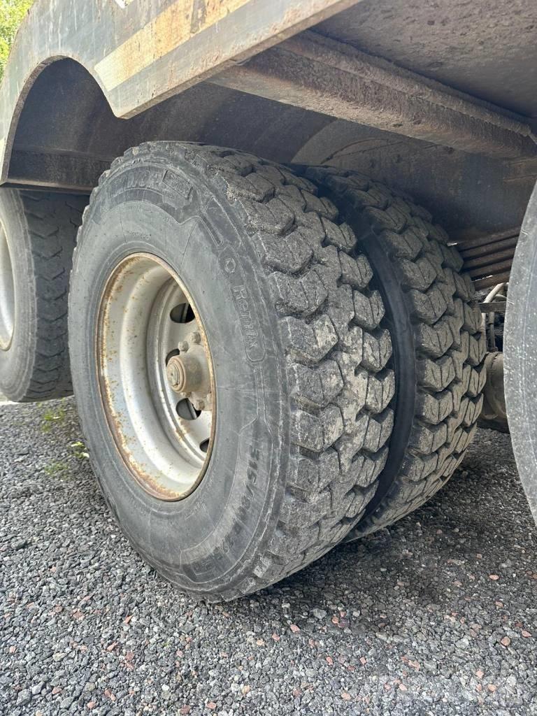 Sisu E11 Camiones de transporte de maquinaria forestal