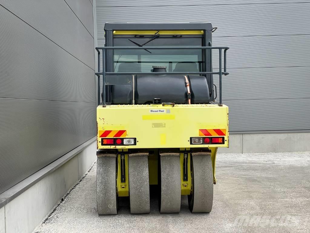 Ammann AP 240 Rodillos sobre neumáticos