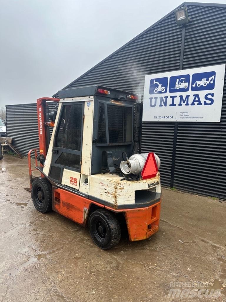 Nissan FG25 Carretillas LPG