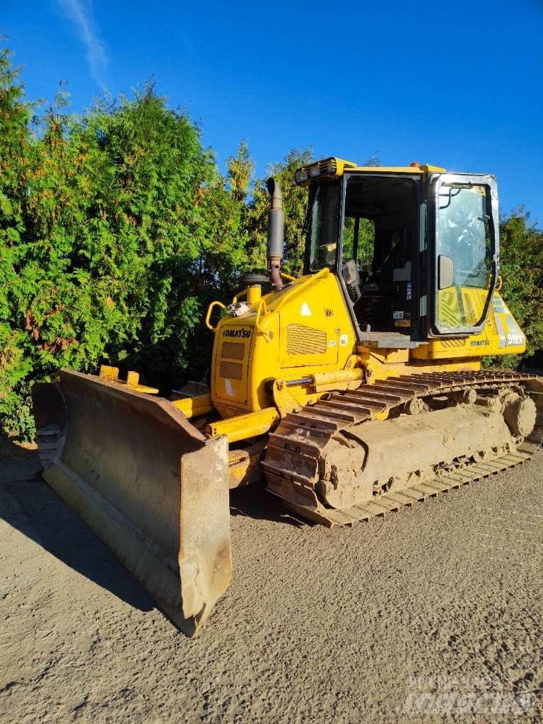 Komatsu D 51 Buldozer sobre oruga