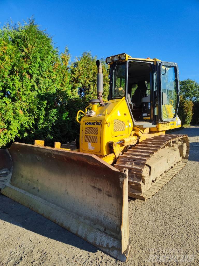Komatsu D 51 Buldozer sobre oruga