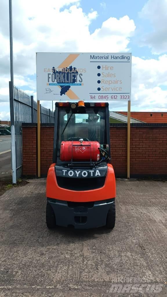 Toyota 02-8 FGF25 Carretillas LPG