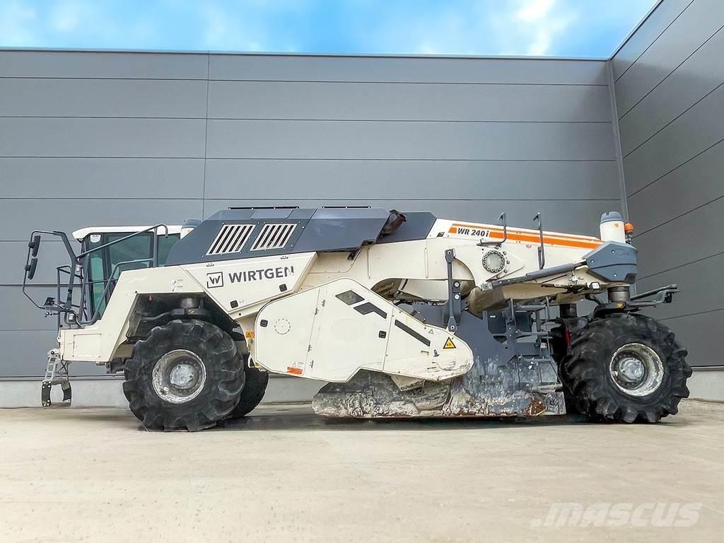 Wirtgen WR 240I Equipos para la estabilización de suelos y reciclaje de asfalto