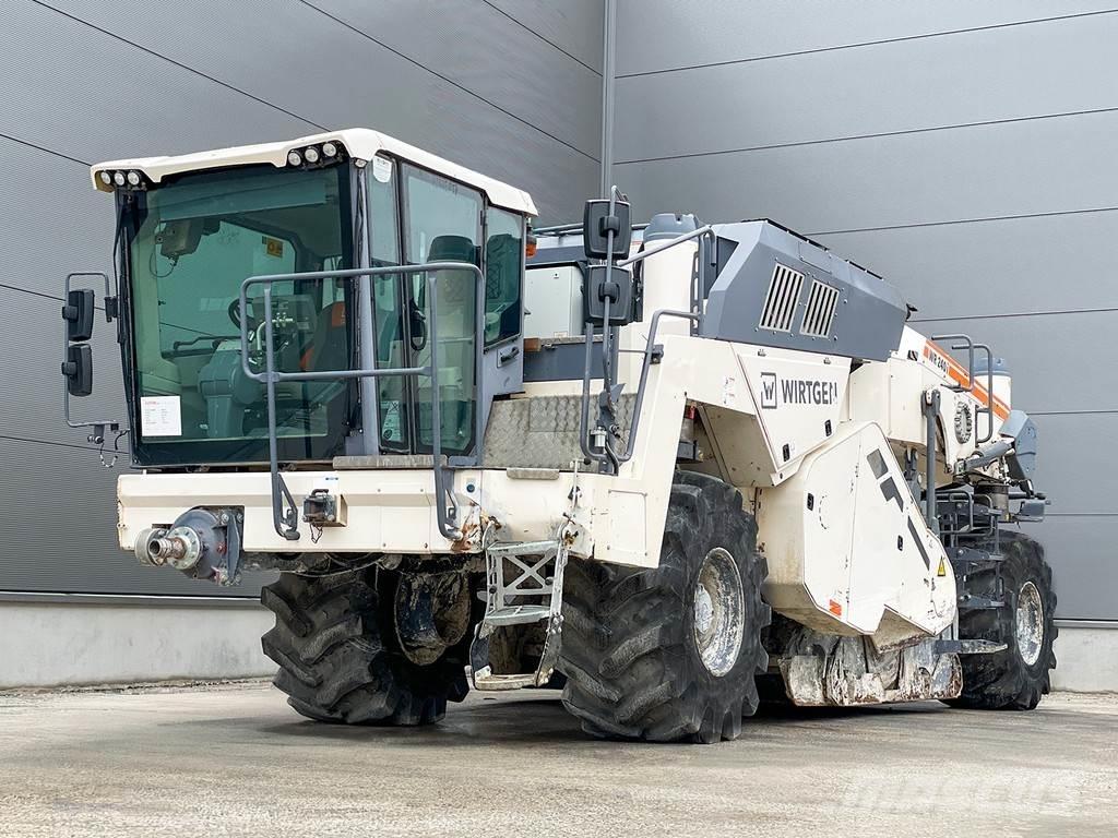 Wirtgen WR 240I Equipos para la estabilización de suelos y reciclaje de asfalto