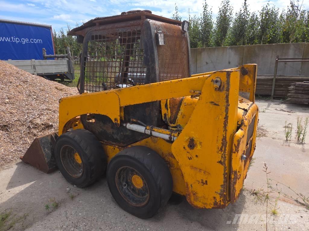 Komatsu SK 714 Minicargadoras