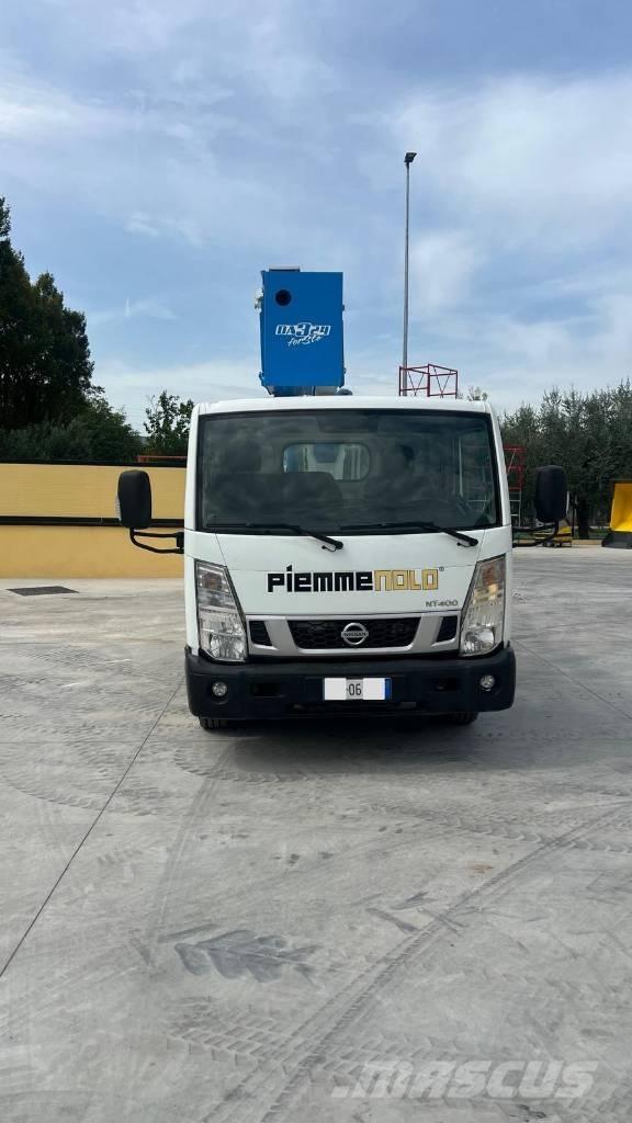 Nissan SOCAGE DA324 Plataformas sobre camión