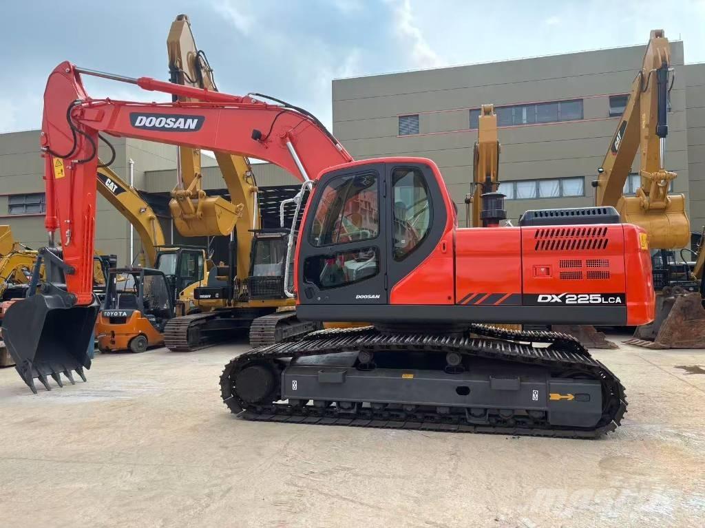 Doosan DX 225 Excavadoras de cadenas