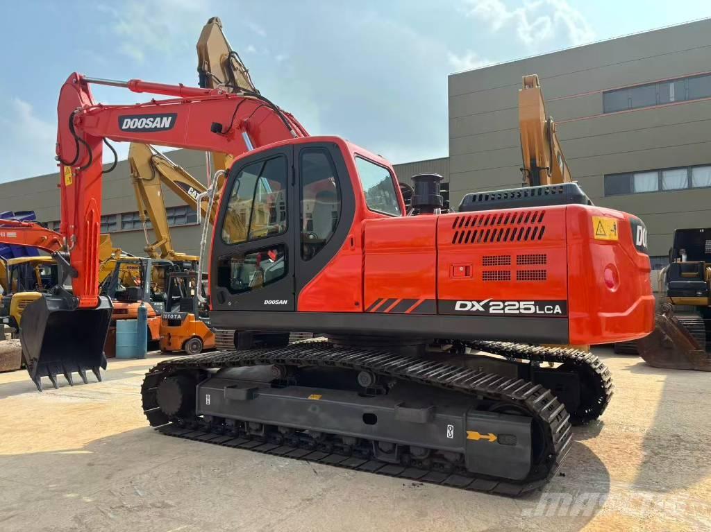 Doosan DX 225 Excavadoras de cadenas