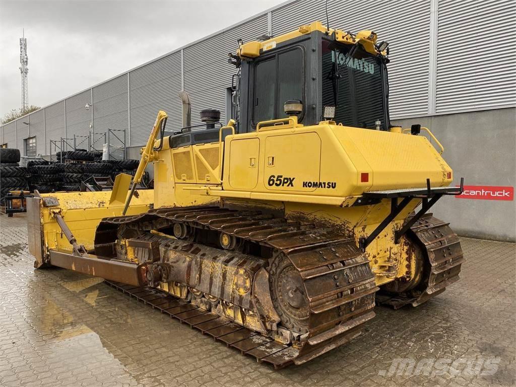Komatsu D65PX-18 Buldozer sobre oruga