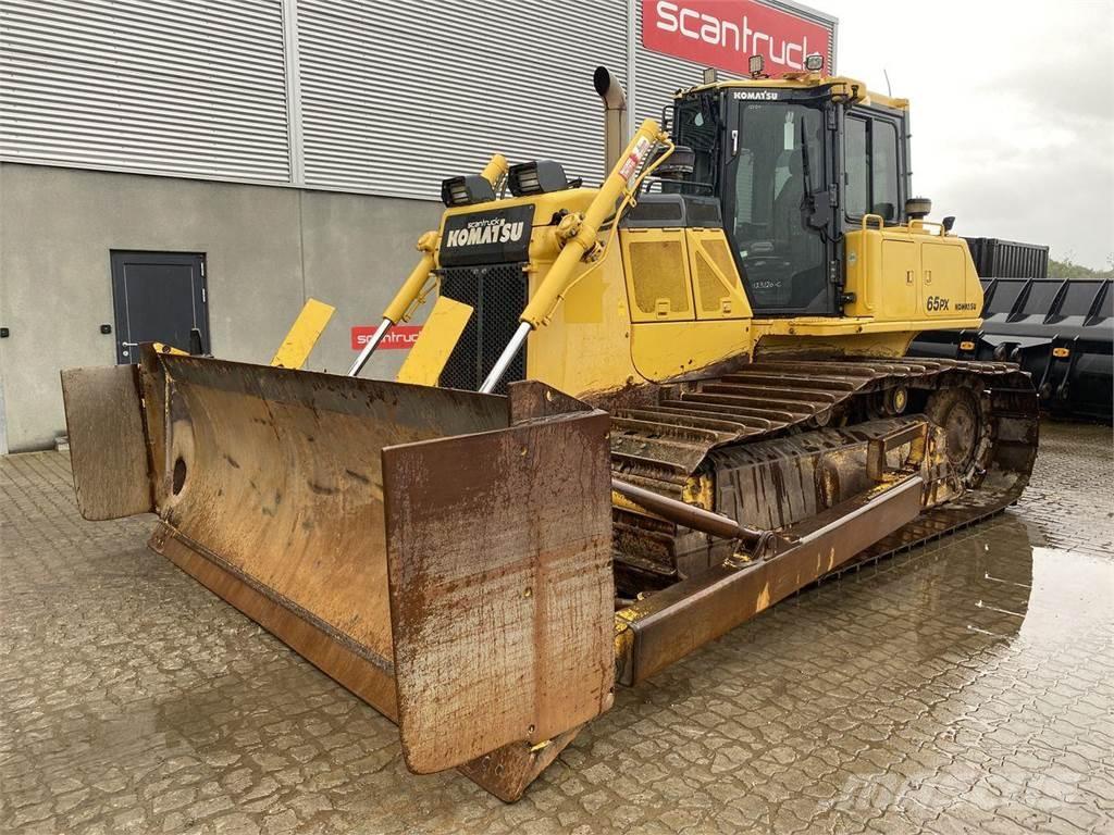 Komatsu D65PX-18 Buldozer sobre oruga