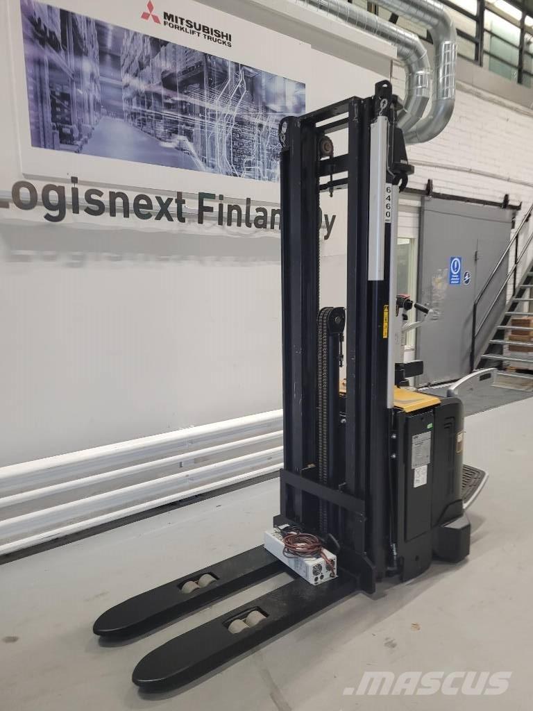 CAT NSV 16N ( MYYTY ) Apiladores eléctricos autopropulsados