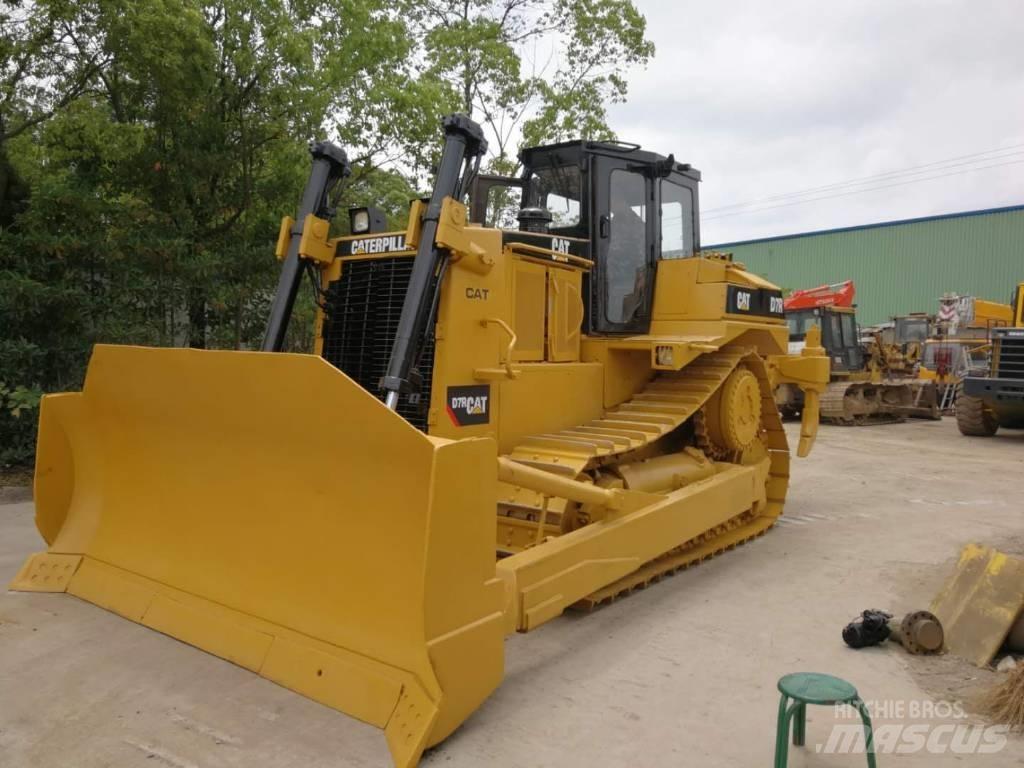 CAT D 7 R Buldozer sobre oruga