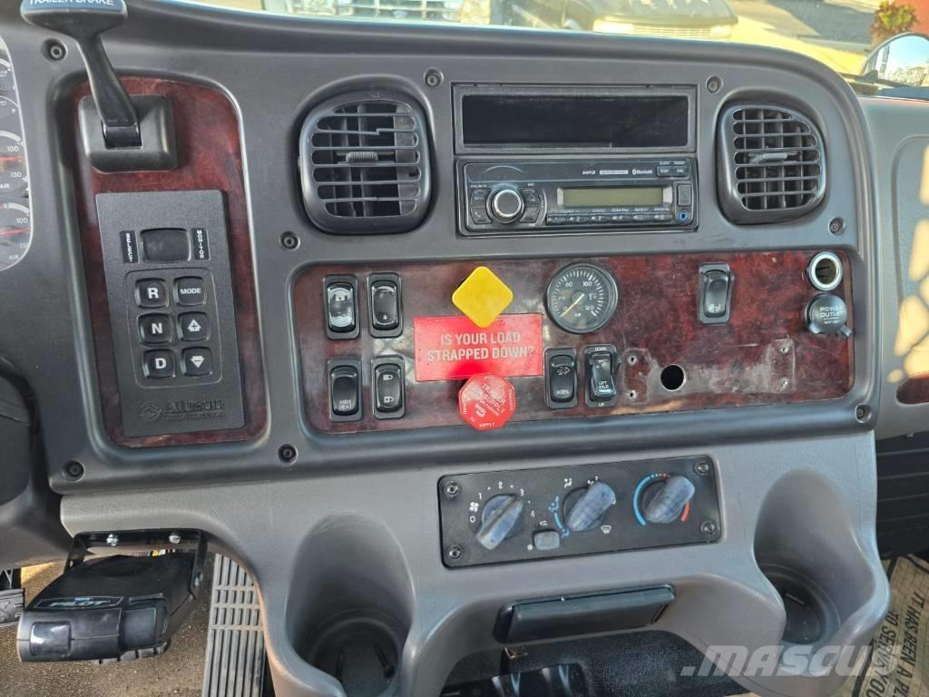 Freightliner M2 106 Camiones plataforma