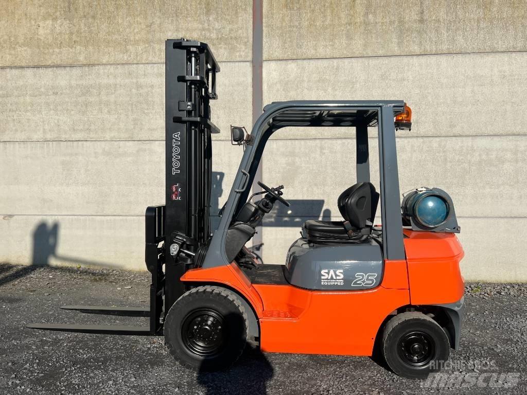 Toyota 42-7FGF25 Carretillas LPG