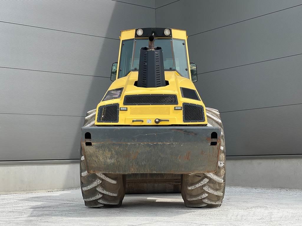 Bomag BW 216 DH-4i Rodillos de un solo tambor