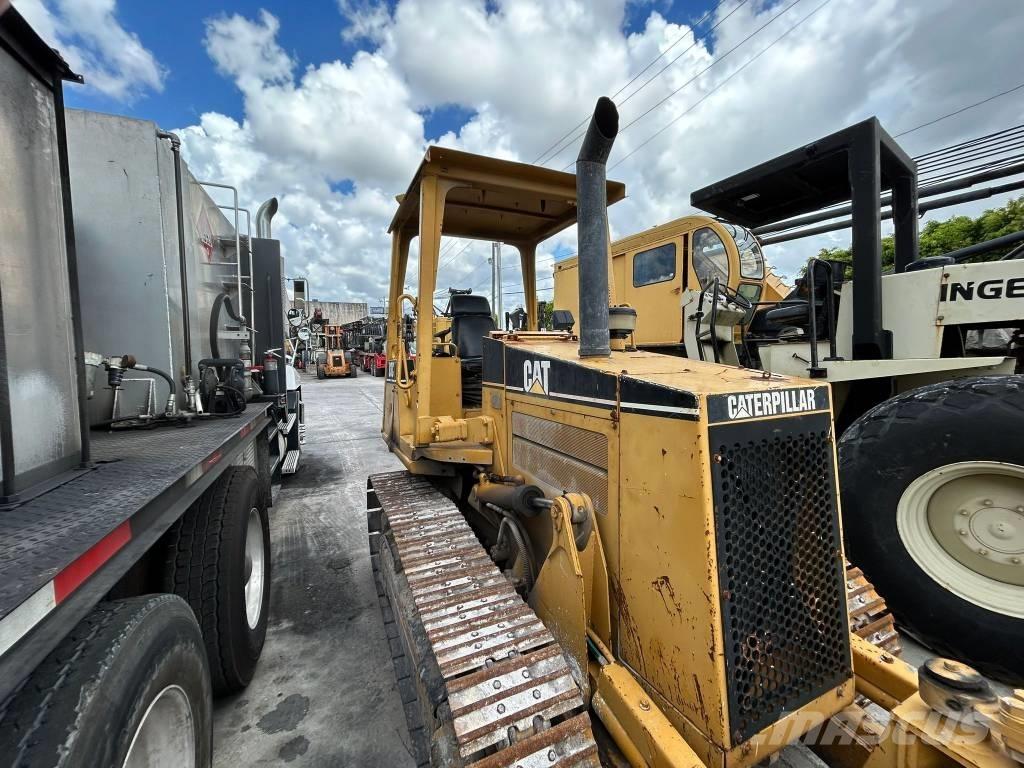CAT D 3 C III Buldozer sobre oruga