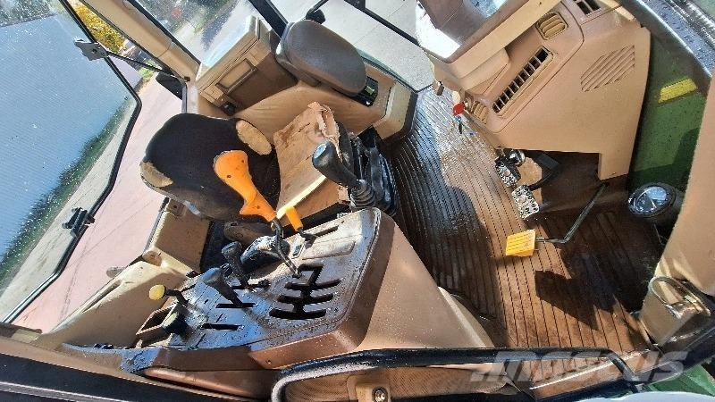 John Deere 6310 Tractores