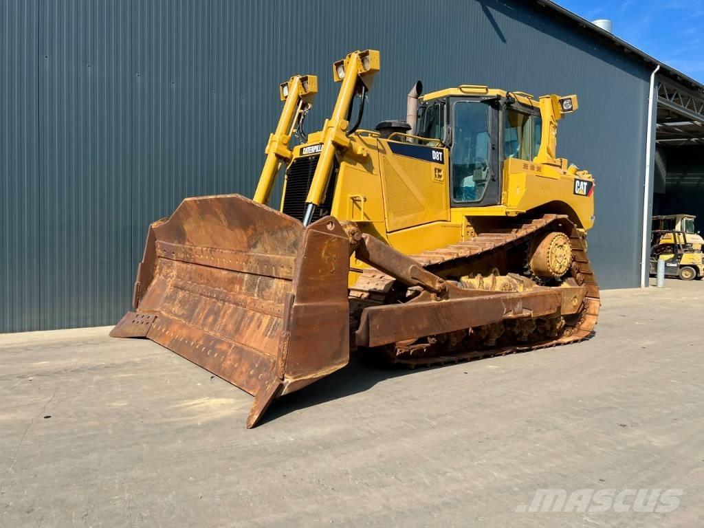 CAT D8T Buldozer sobre oruga
