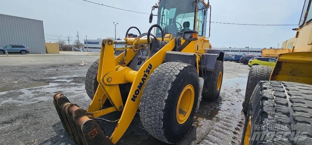 Komatsu WA 200 Cargadoras sobre ruedas