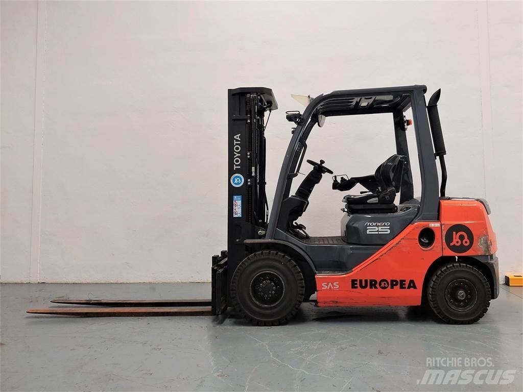 Toyota 02 8FDF25 Carretillas diesel
