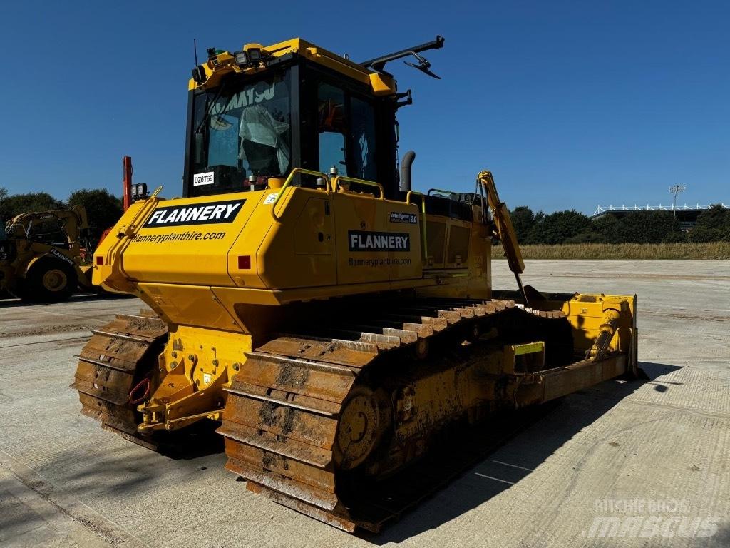 Komatsu D 65 PXi Buldozer sobre oruga