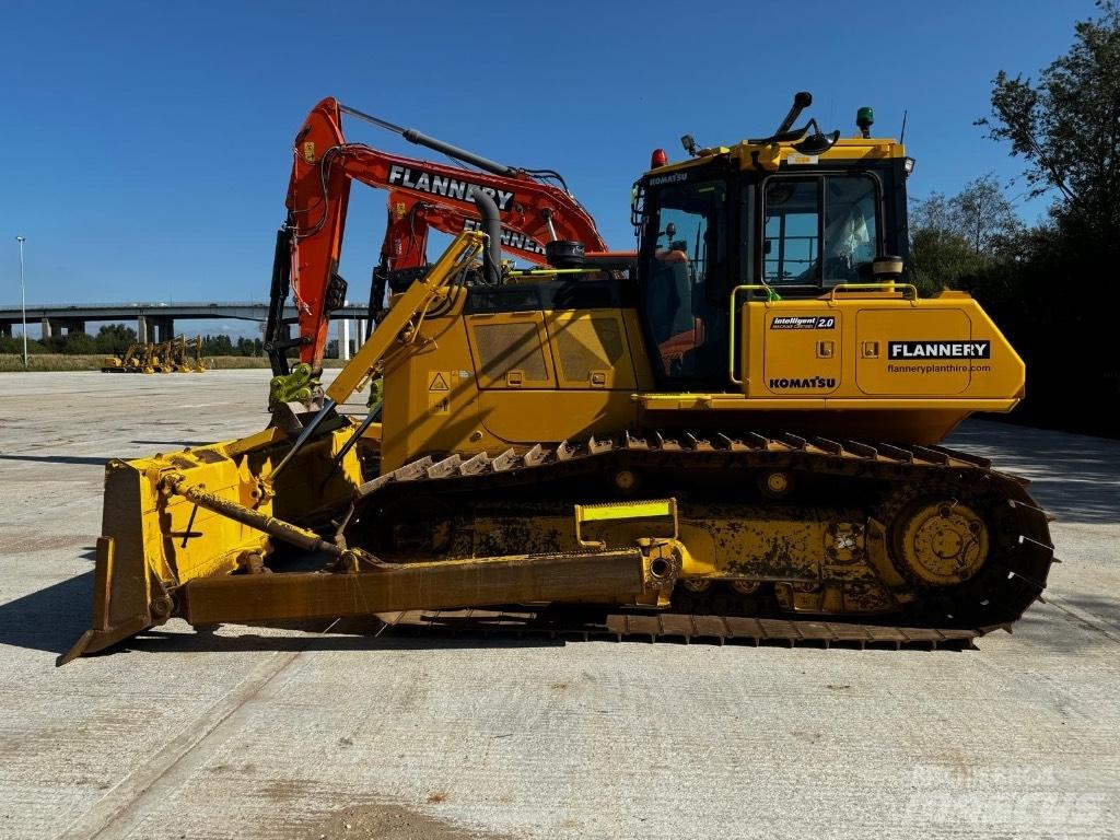 Komatsu D 65 PXi Buldozer sobre oruga