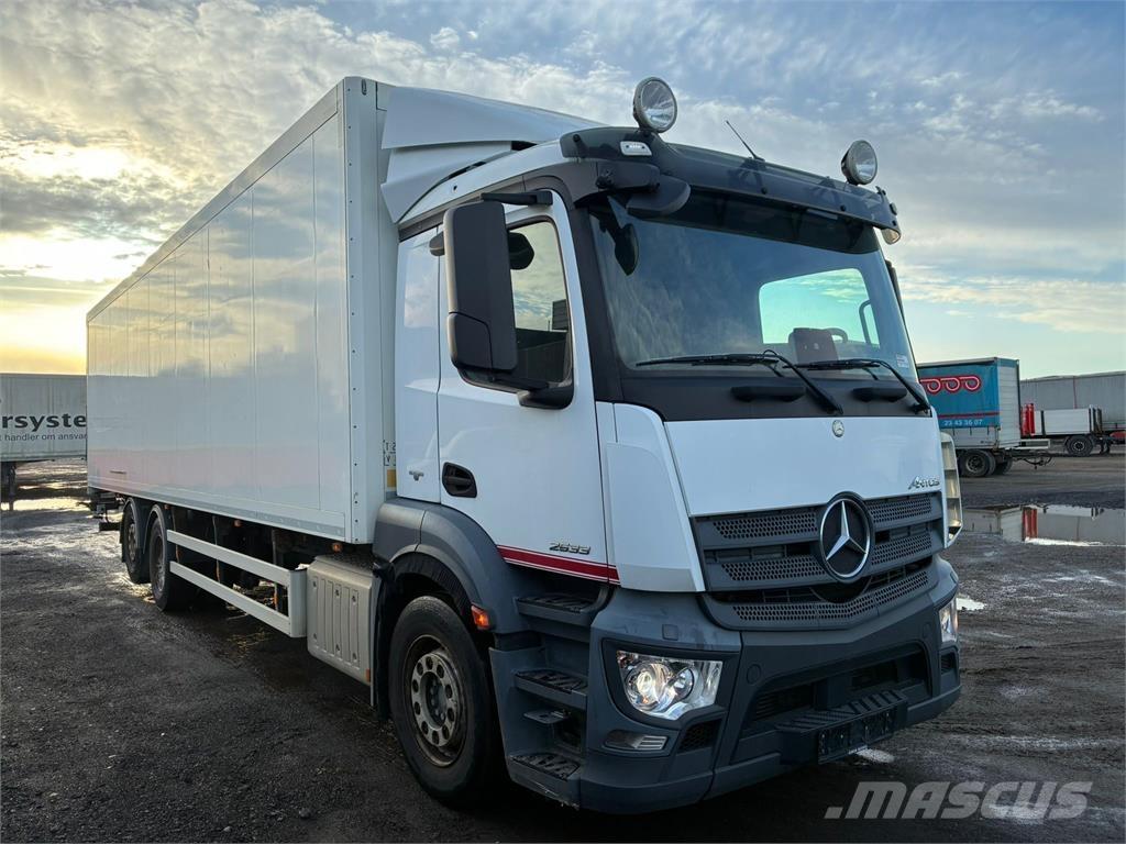 Mercedes-Benz 2533 Camiones caja cerrada