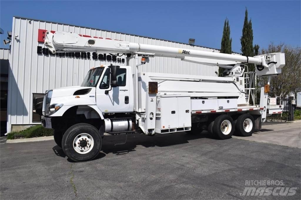 Altec AM900-E100 Plataformas sobre camión