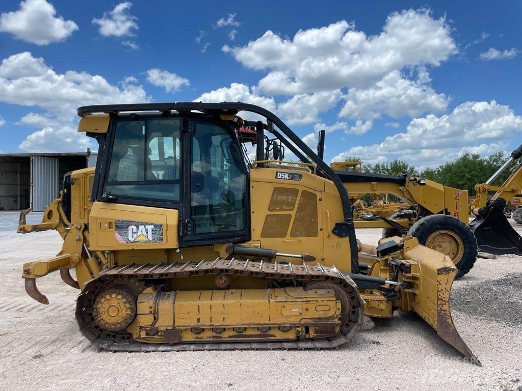 CAT D5K2 XL Buldozer sobre oruga