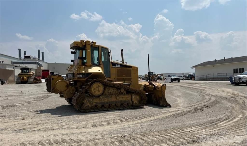 CAT D6N XL Buldozer sobre oruga