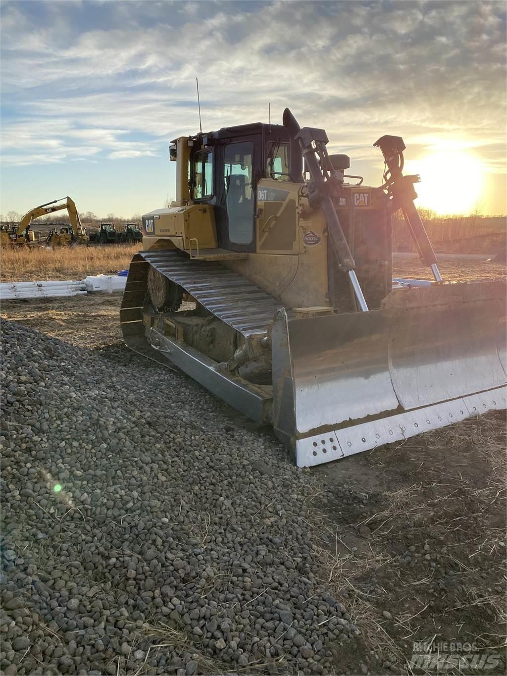 CAT D6T LGP Buldozer sobre oruga
