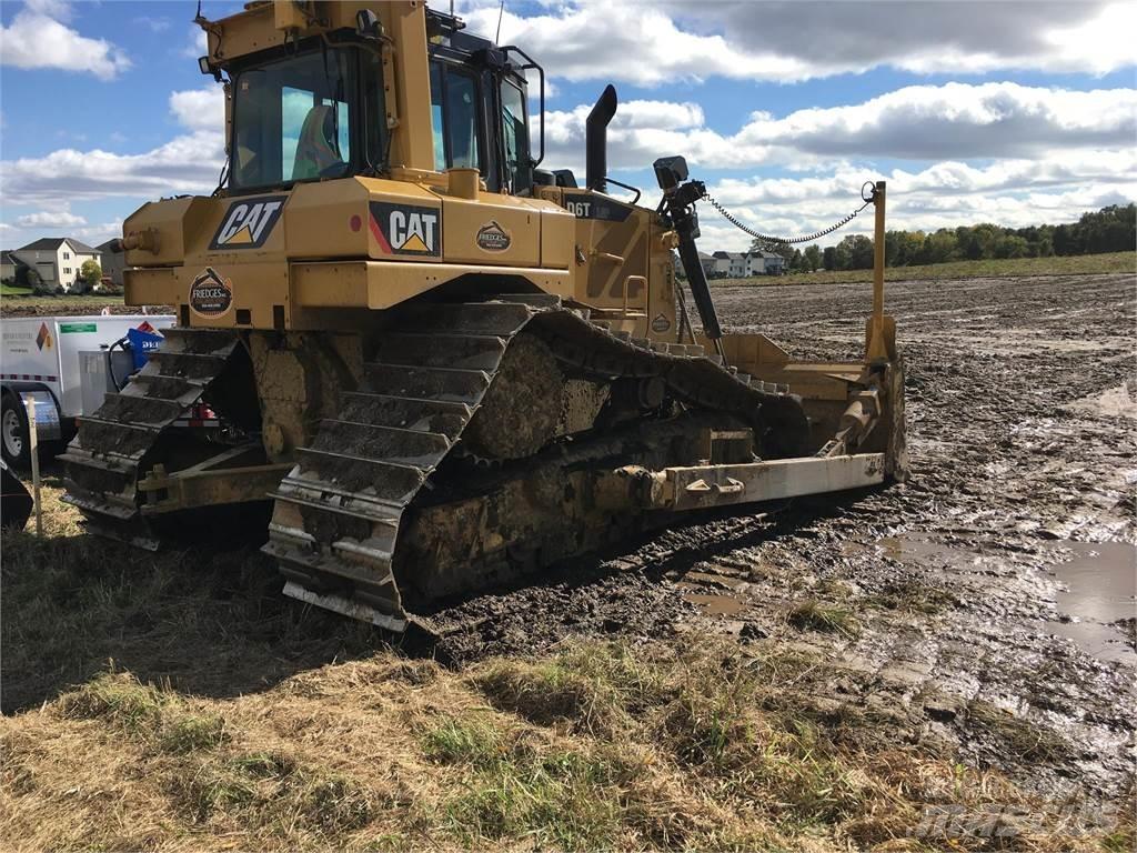 CAT D6T LGP Buldozer sobre oruga