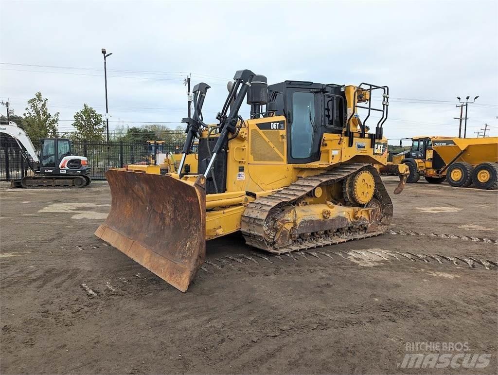 CAT D6T XL Buldozer sobre oruga
