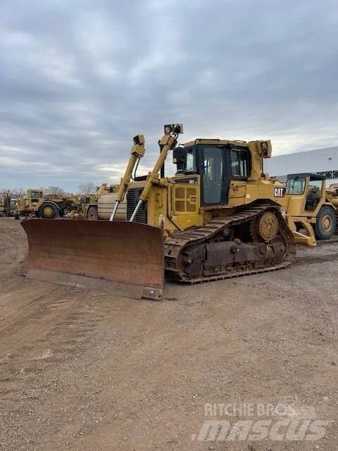 CAT D6T XW Buldozer sobre oruga