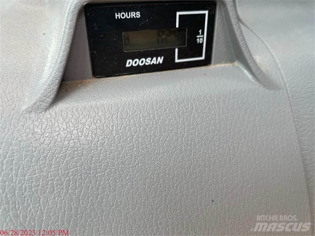 Doosan DX140 LC-5 Excavadoras de cadenas