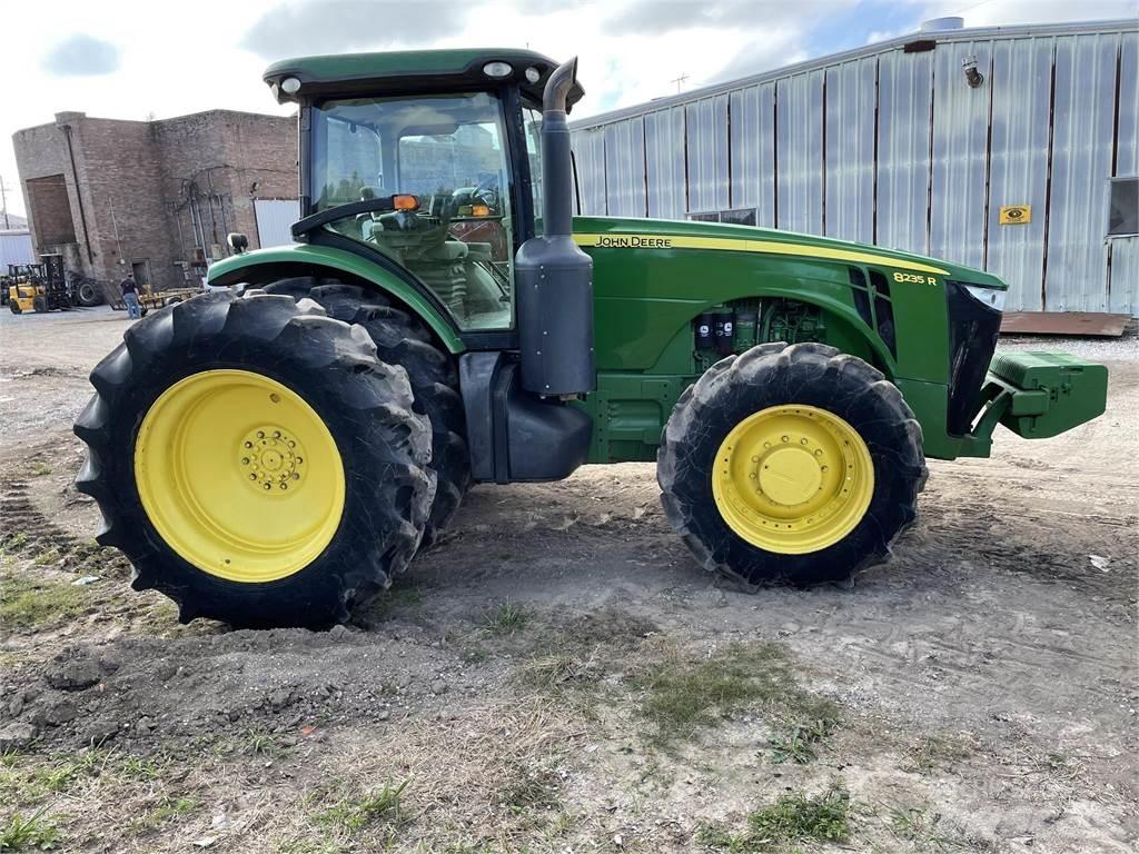 John Deere 8235R Tractores