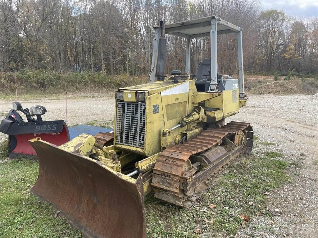 Komatsu D37E-5 Buldozer sobre oruga