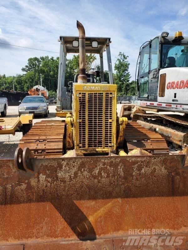 Komatsu D38P-1 LGP Buldozer sobre oruga