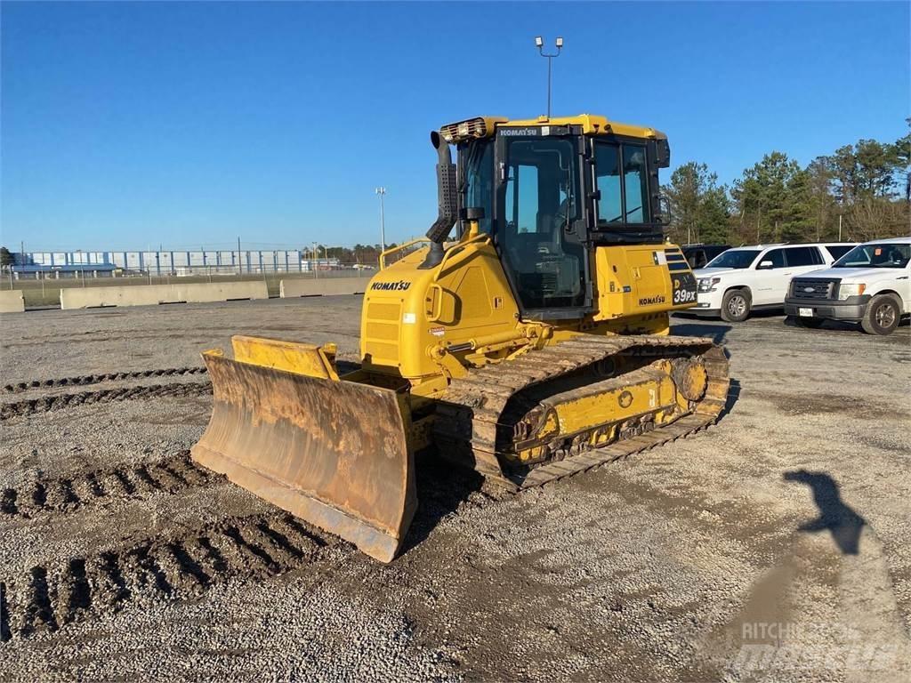 Komatsu D39PX-24 Buldozer sobre oruga