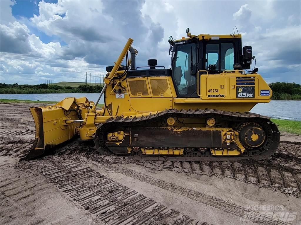 Komatsu D65PX-18 Buldozer sobre oruga