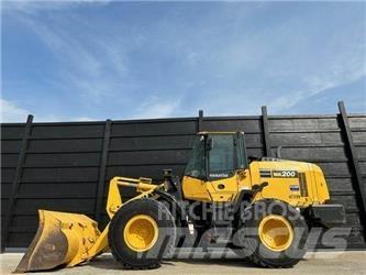 Komatsu WA200-8 Cargadoras sobre ruedas