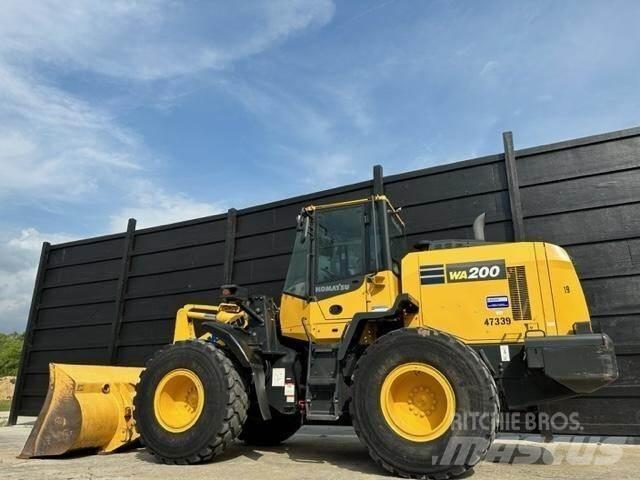 Komatsu WA200-8 Cargadoras sobre ruedas