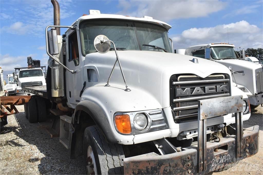 Mack GRANITE CV713 Camiones bañeras basculantes o volquetes