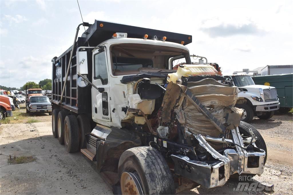 Mack GRANITE GU713 Camiones bañeras basculantes o volquetes
