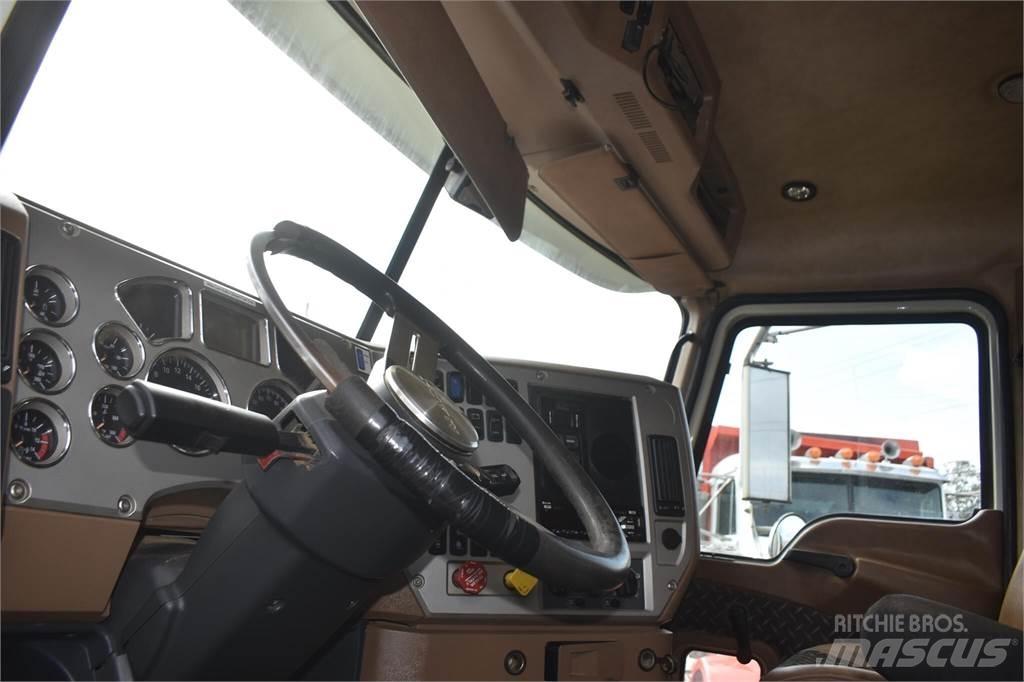 Mack GRANITE GU713 Camiones bañeras basculantes o volquetes