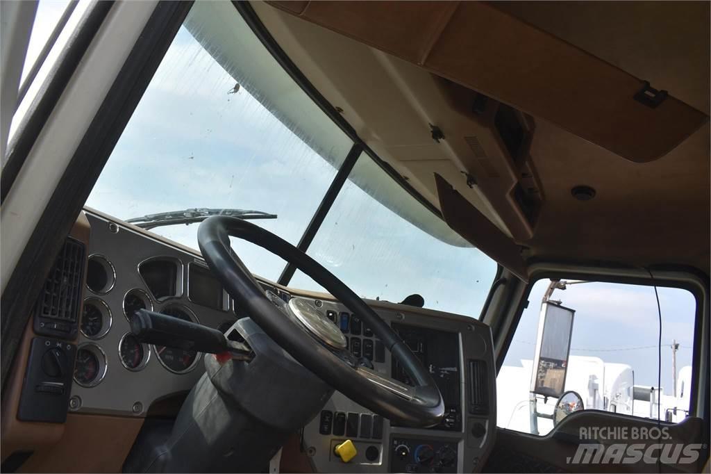 Mack GRANITE GU813 Camiones bañeras basculantes o volquetes